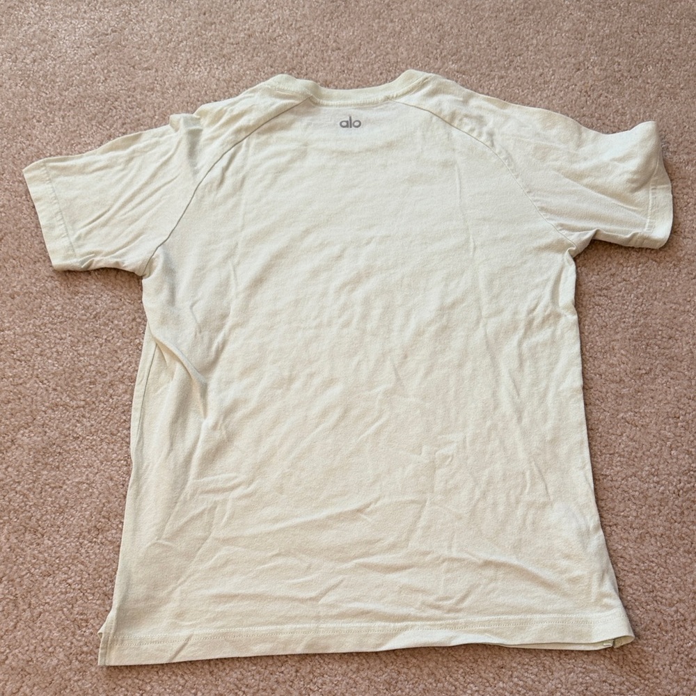 ALO Yoga  Short Sleeve Tee